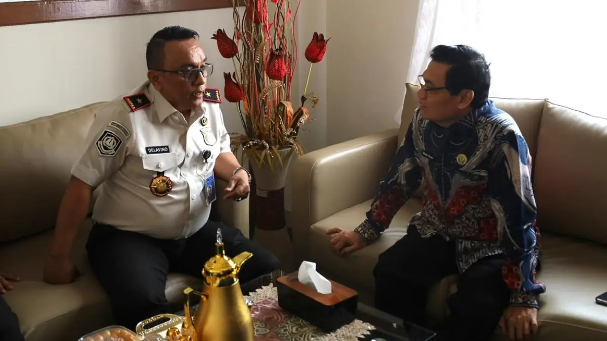Kepala Kantor Wilayah Direktorat Jenderal Imigrasi Kalimantan Timur, Syahrioma Delavino, saat melakukan  kegiatan koordinasi dengan Kantor Wilayah Kementerian Haji dan Umrah Kaltim, pada Selasa 21 April 2026.