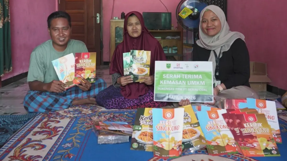USAHA DAN KEYAKINAN: Dari kebiasaan menanam singkong untuk mengisi waktu luang, Muhammad Syakirullah kini semakin sukses dengan usaha Keripik Singkongnya, terlebih dengan pendampingan dari PT Berau Coal. (SENO/BP)