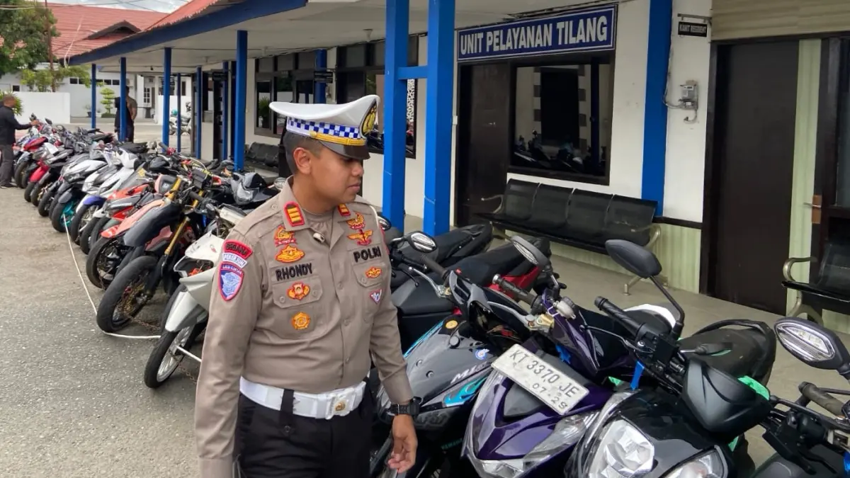 PENERTIBAN: Satlantas Polres Berau saat mengamankan puluhan motor balap liar beberapa waktu lalu. (ARTA KUSUMA YUNANDA/BP)