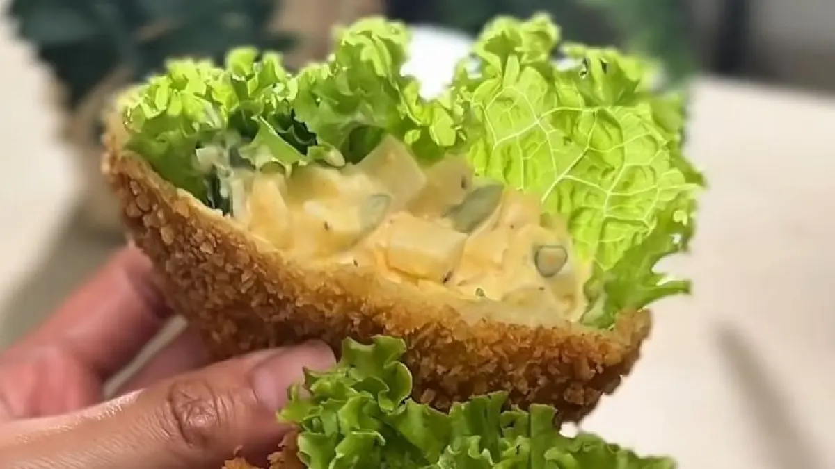 Potret pocket toast isi telur dari roti tawar untuk sarapan praktis tinggi protein. (Instagram: @marianesia)