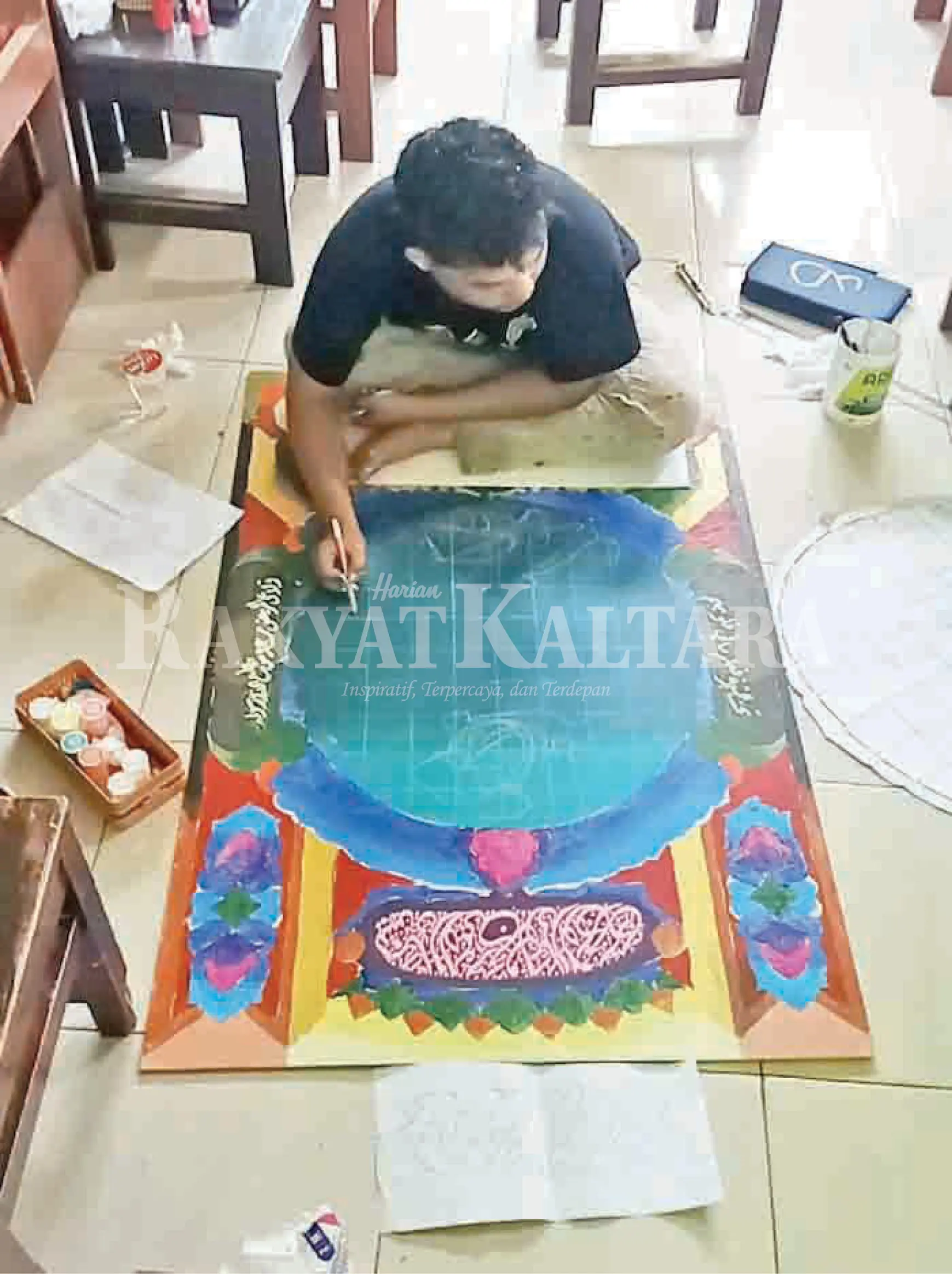 BERLATIH: Kaligrafi menjadi salah satu nomor yang diperlombakan saat MTQ tingkat Provinsi Kalimantan Utara tahun 2026. (FAISAL/HRK)

