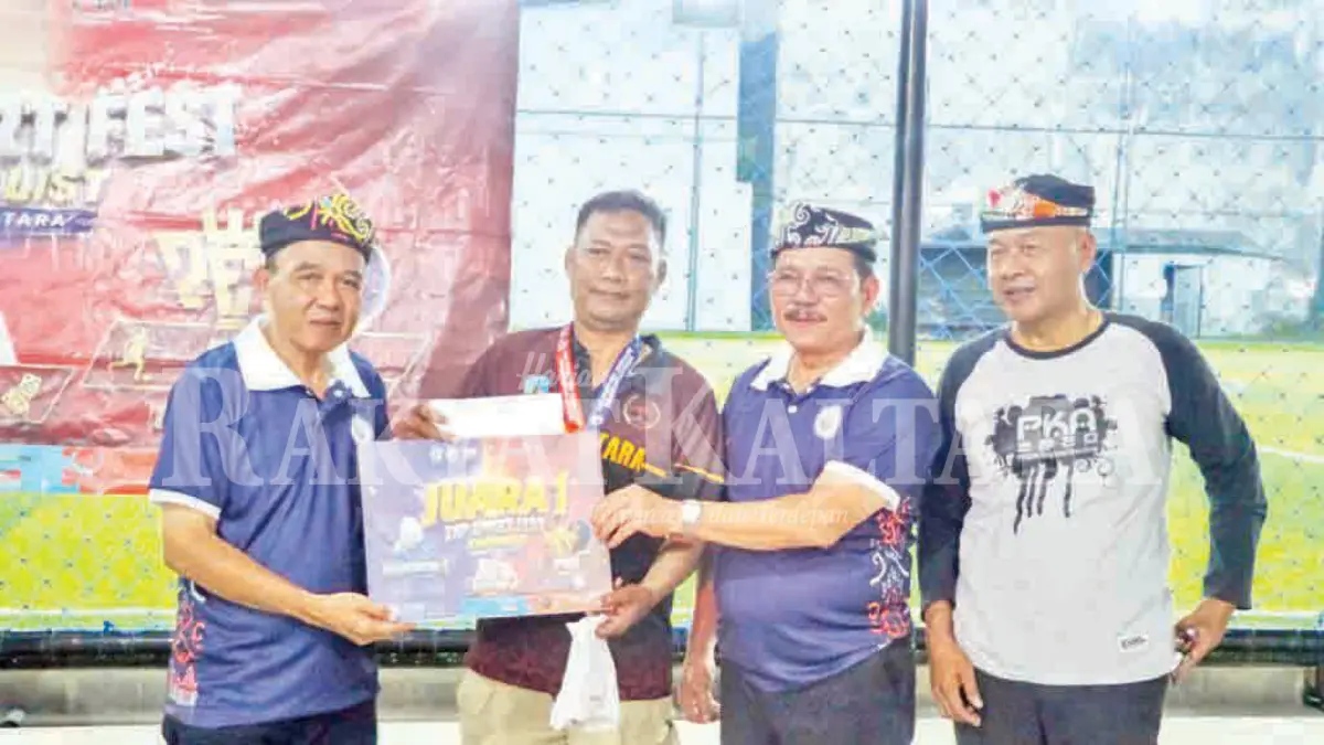 INSAN PERS: Wagub Kaltara Ingkong Ala (dua dari kanan) menutup Sport Fest Journalist Kaltara 2026. (DKISP KALTARA)