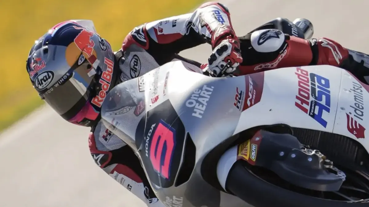 Veda Ega Pratama tampil impresif usai comeback dari posisi 17 ke 6 di Moto3 Spanyol 2026. (Instagram: @veda_45)