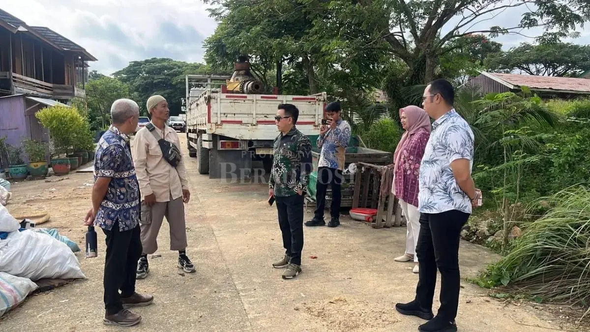 PENGECEKKAN: Beberapa waktu Kepala DLHK Berau, Zulkifli Ashari melakukan peninjauan TPA Bujangga. (BERAU POST)