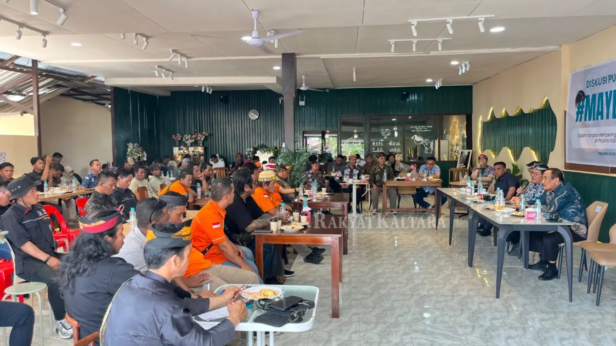 DISKUSI PUBLIK: Peringatan Hari Buruh Internasiona di Tanjung Selor diisi dengan diskusi publik untuk menyuarakan aspirasi dan tuntutan. (FAISAL/HRK)