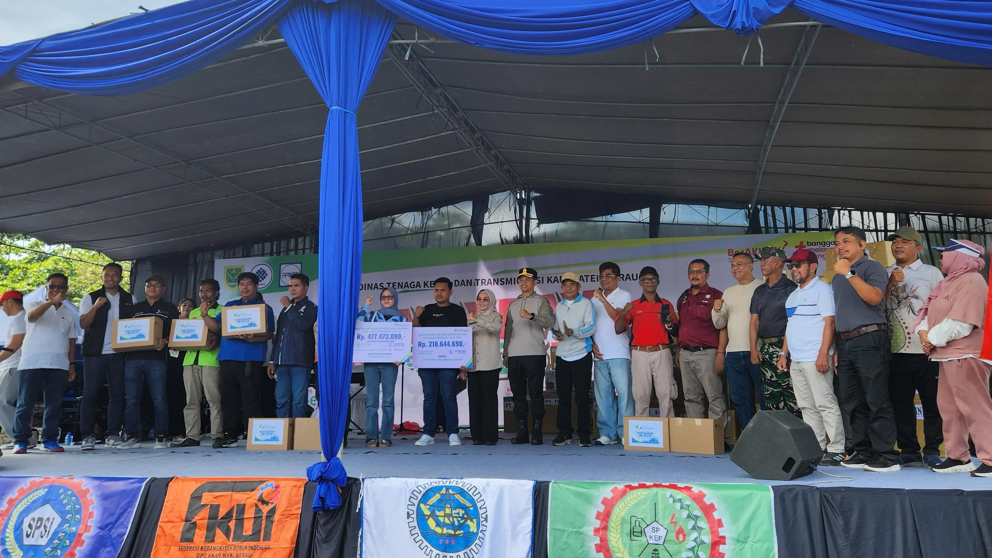 HARI BURUH: BPJS Ketenagakerjaan Berau bersama stakeholder lainnya bersama-sama memperingati May Day di Lapangan Gor Pemuda, Berau. (BPJSTK UNTUK BP)