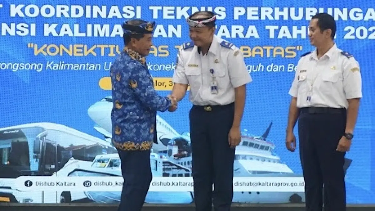 KONEKTIVITAS: Gubernur Kaltara Zainal Arifin Paliwang membuka Rakornis Perhubungan untuk memperkuat sinergi antara pemerintah pusat, provinsi, hingga kabupaten/kota. (FAISAL/HRK)