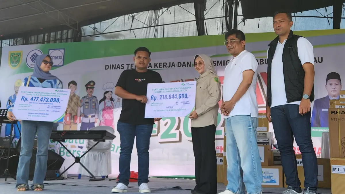 MAY DAY 2026: BPJS Ketenagakerjaan Berau, &nbsp;menyerahkan santunan &nbsp;kepada dua orang penerima &nbsp;manfaat, dalam peringatan Hari Buruh atau May Day, kemarin.&nbsp;(BPJSTK UNTUK BP)