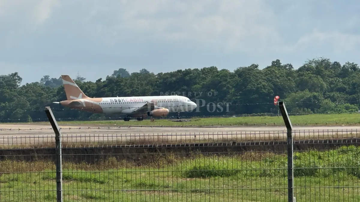 MASIH STABIL: Di antara penyesuaian yang dilakukan masing-masing maskapai penerbangan, Super Air Jet tercatat masih melayani penerbangan selama sepekan penuh dengan frekuensi penerbangan sehari dua kali dengan rute Berau-Balikpapan. (SENO/BP)