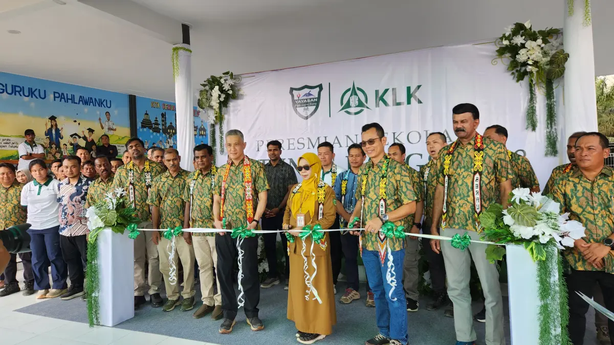 DIRESMIKAN: Peresmian Sekolah Dasar Swasta Tunas Bangsa 198 di Kampung Tasuk, menjadi komitmen nyata KLK Berau Region peduli pendidikan, Senin (4/5).