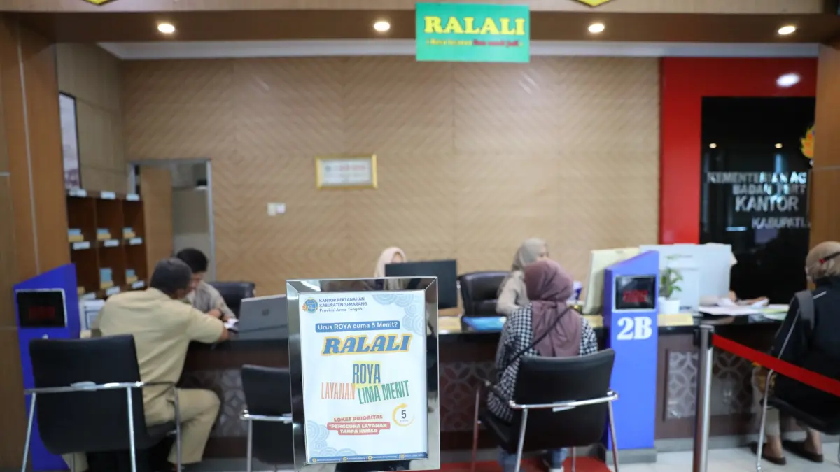 Kementerian ATR/BPN terus berkomitmen meningkatkan kualitas layanan, termasuk menyediakan program PELATARAN (Pelayanan Tanah Akhir Pekan) pada Sabtu-Minggu bagi warga yang memiliki kesibukan di hari kerja.