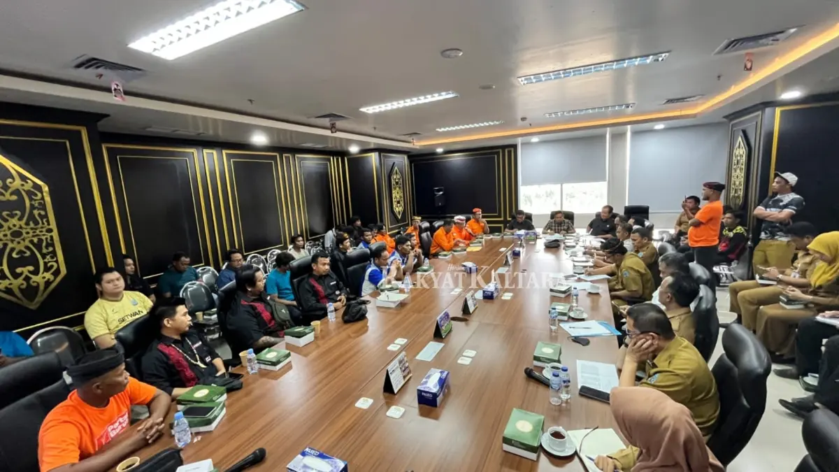 RDP: Perwakilan buruh se-Kaltara sampaikan tuntutan saat RDP dengan DPRD Kaltara, Selasa (5/5). (FAISAL/HRK)