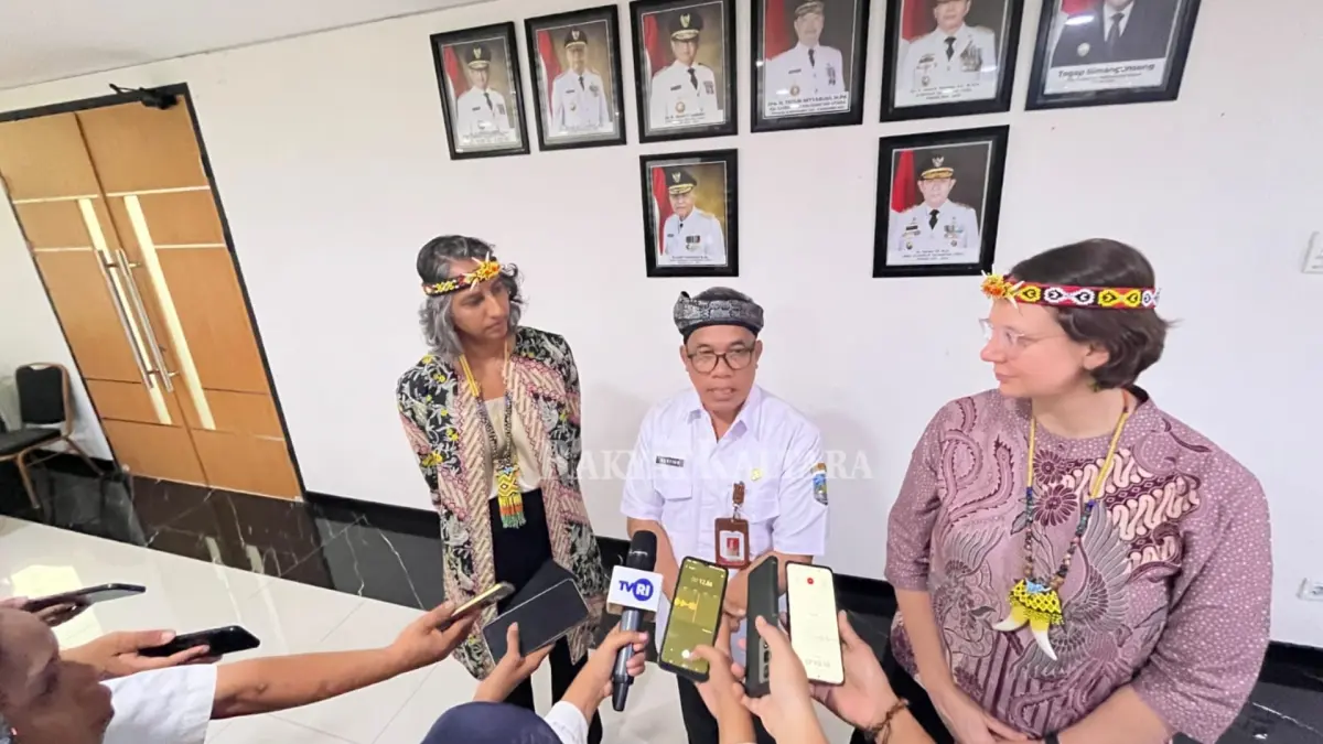 JALIN KERJA SAMA: Kepala Bapprida Kaltara Bertius (tengah) menilai kerja sama dengan Pemerintah Australia berikan dampak nyata. (FAISAL/HRK)