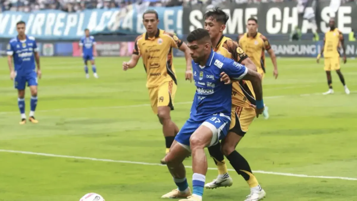 Persib Bandung vs Persija Jakarta pada pertandingan Super League di Stadion GBLA, Bandung, Minggu (11/1). (Taofik Achmad Hidayat)