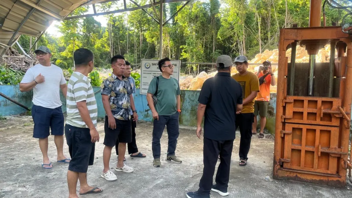 ATASI SAMPAH: DLHK Berau bakal menggandeng BRIN untuk mengolah sampah plastik menjadi bahan bakar sejenis solar. (DLHK UNTUK BERAU POST)