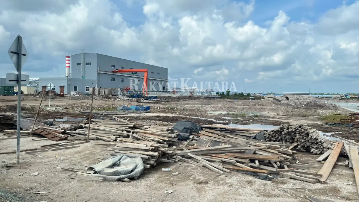 ILUSTRASI: Pembangunan proyek di kawasan industri yang kini sedang berjalan. Saat ini pemerintah daerah menggenjot promosi investasi. (HRK)