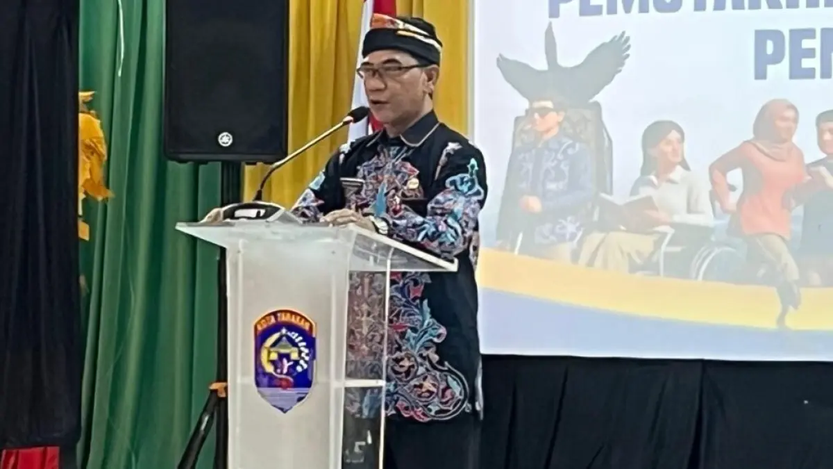PENDATAAN: Staf Ahli Gubernur Bidang Hukum, Kesatuan Bangsa dan Pemerintahan, Robby Yuridi Hatman berikan sambutan. (DKISP KALTARA)