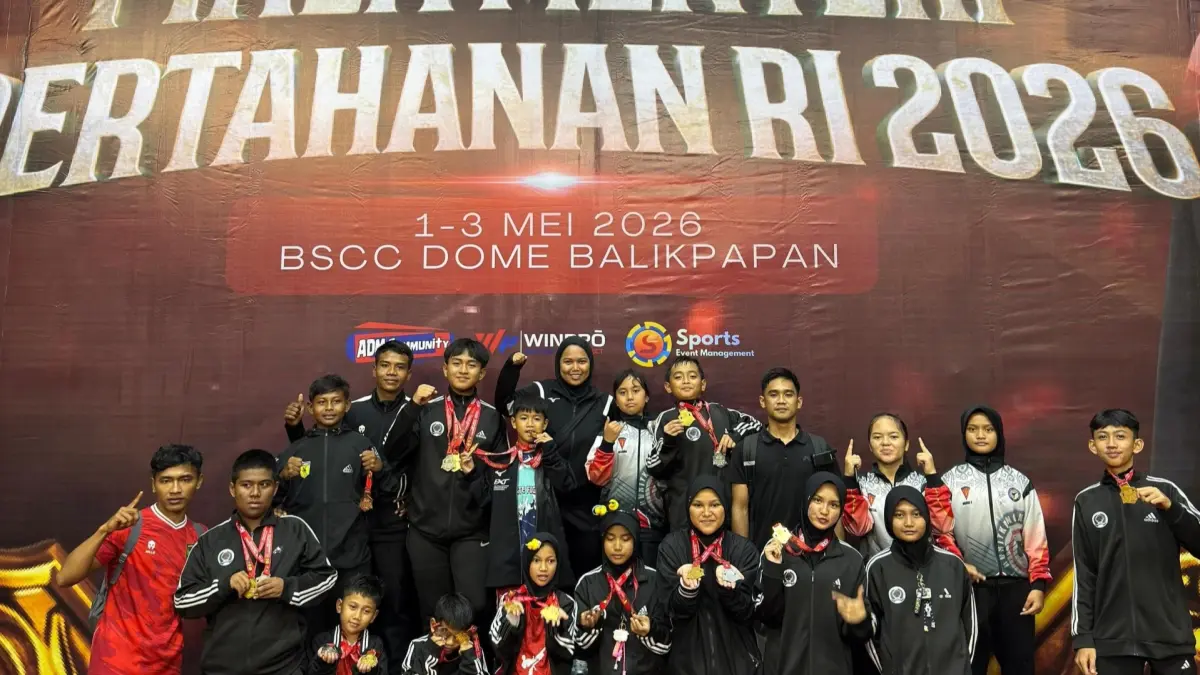 PRESTASI: Para atlet Dojo Kodim 0902/BRU yang yang berhasil meraih prestasi pada National Karate Championship Piala Menteri Pertahanan RI. (DOJO KODIM UNTUK BP)