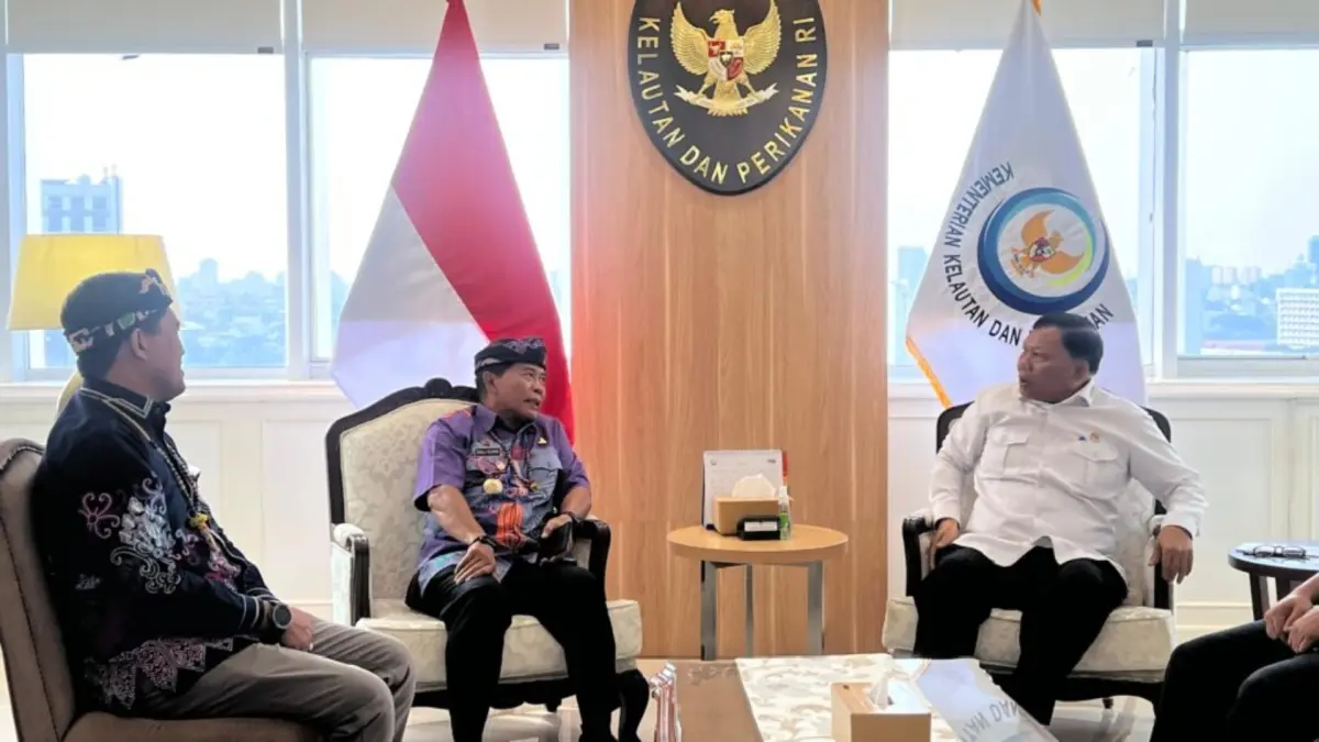 AUDIENSI: Gubernur Kaltara Zainal A. Paliwang, Sbertemu Wamen Kelautan dan Perikanan RI Laksamana TNI (Purn.) Didit Herdiawan di Kantor Kementerian Kelautan dan Perikanan RI. (DKISP KALTARA)