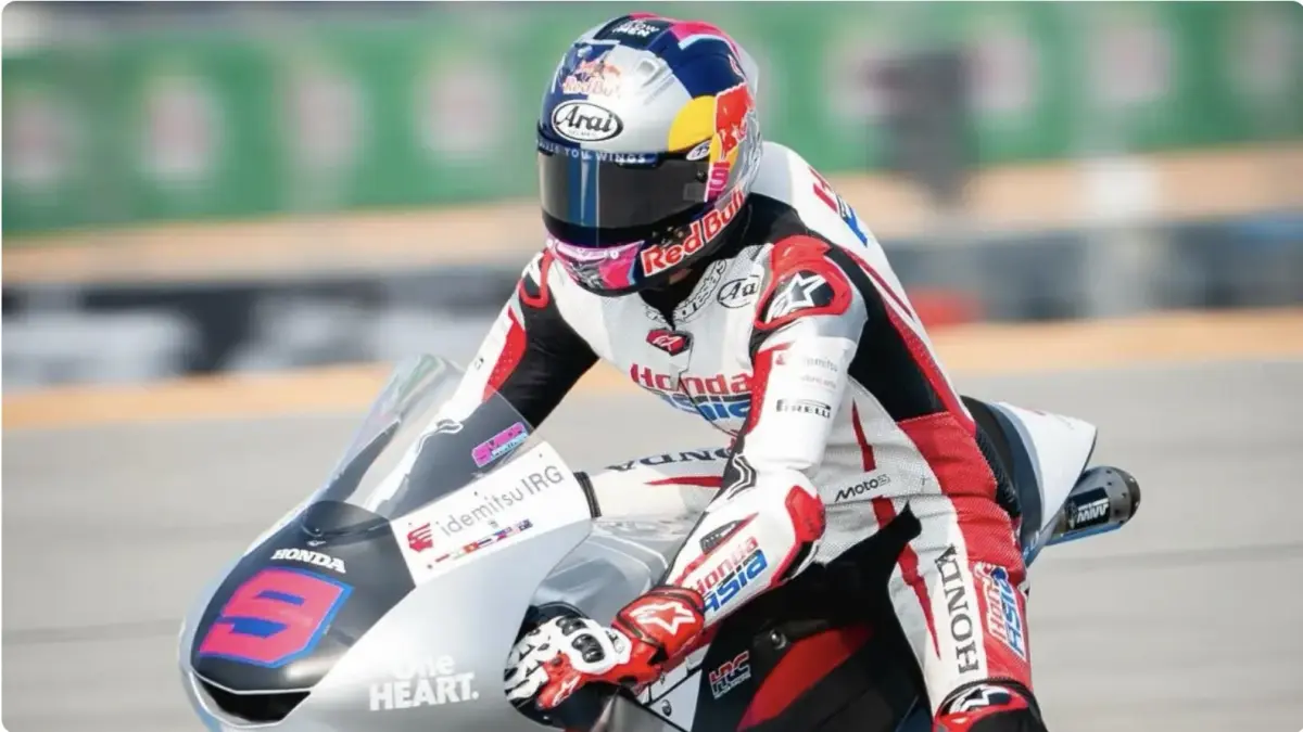 Veda Ega Pratama tampil agresif saat sesi kualifikasi Moto3 Prancis 2026 di Sirkuit Le Mans dan sukses merebut posisi start keenam. (Honda)