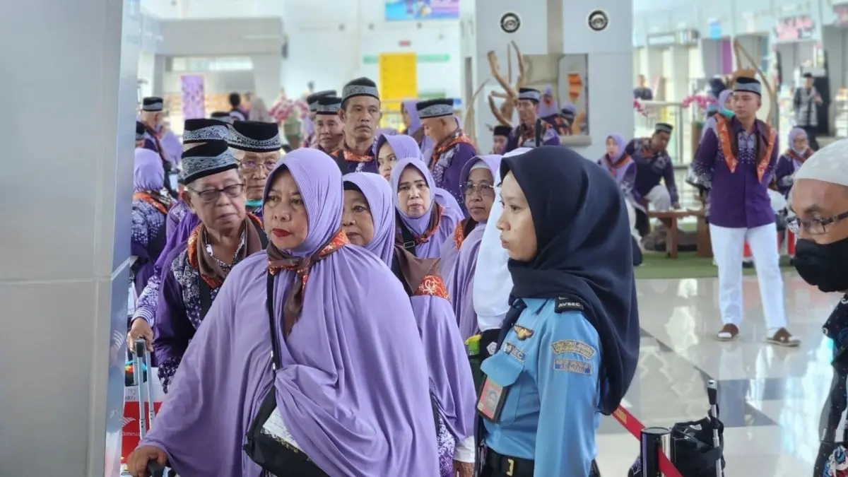 FASILITASI BAGASI: Pemkab menyediakan layanan pengiriman bagasi berlebih bagi jemaah Berau menggunakan PT Pos Indonesia. (SENO/BP)