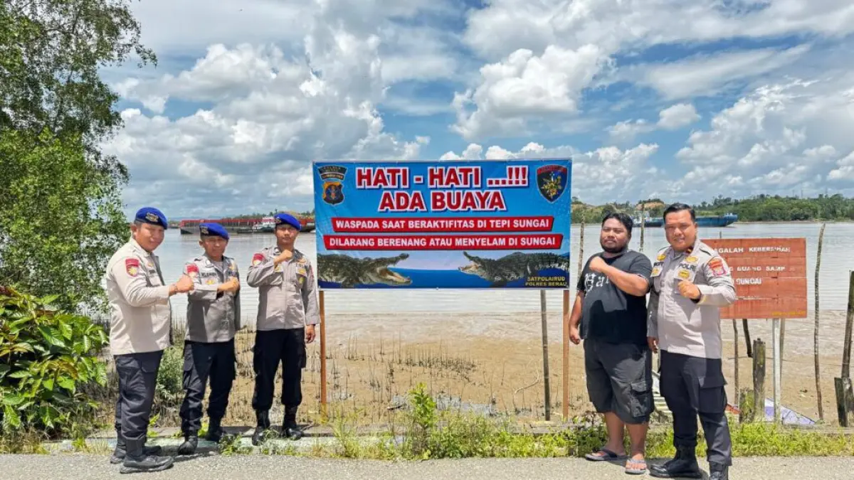 PERINGATAN: Pihak Sat Polair Polres Berau memasang tanda bahaya di Jalan Usman DJ. kampung Maluang, Gunung Tabur. (HUMAS POLRES BERAU UNTUK BERAU POST)