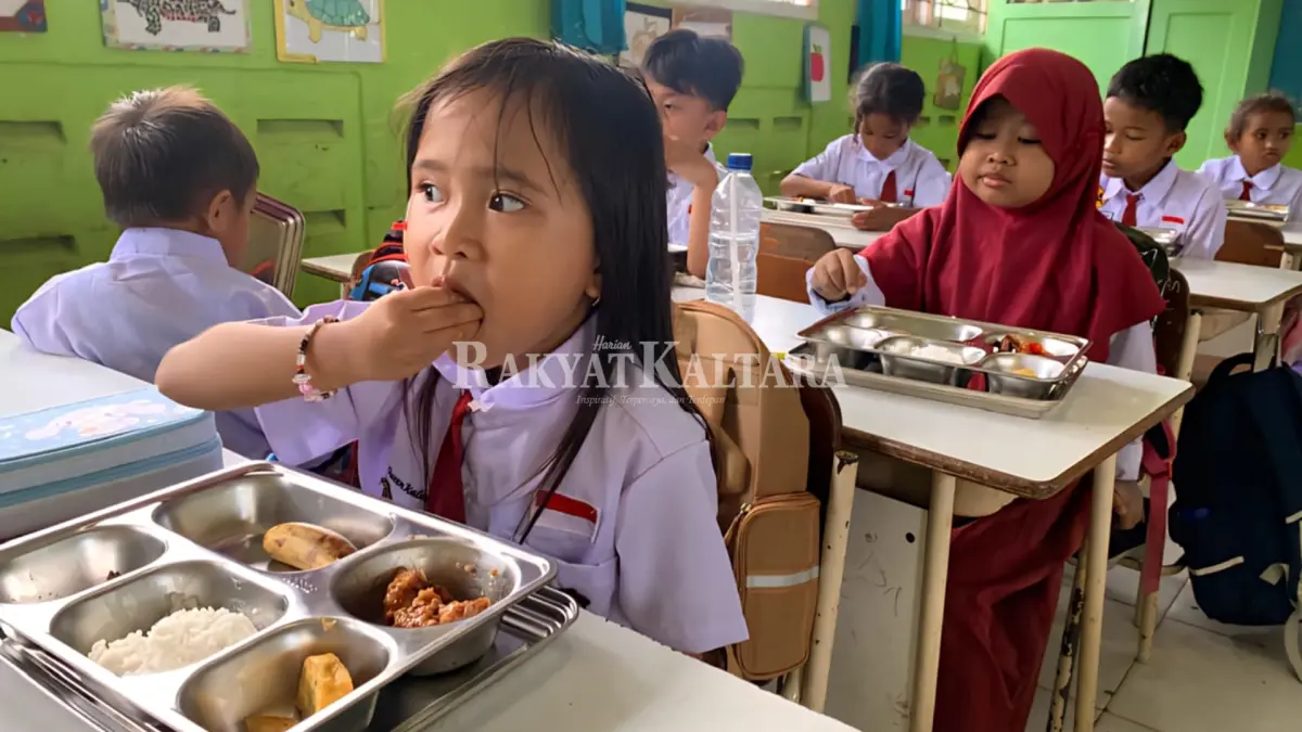 PROGRAM MBG: Para siswa di Tarakan saat menyantap MBG di sekolah. (HRK)
