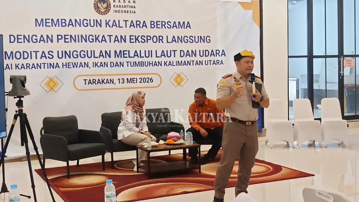 DISKUSI: Kepala BKHIT Kaltara Ichi Langlang Buana Machmud melakukan diskusi bersama nelayan terkait ekspor langsung. (SEPTIAN ASMADI/HRK)