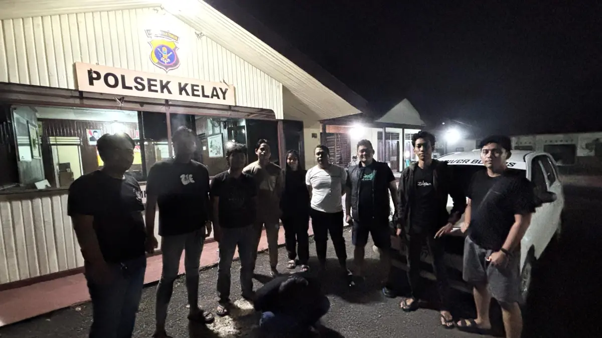 DIAMANKAN: Polisi saat mengamankan pelaku GJ di Polsek Kelay beberapa waktu lalu. (HUMAS POLRES BERAU UNTUK BERAU POST)