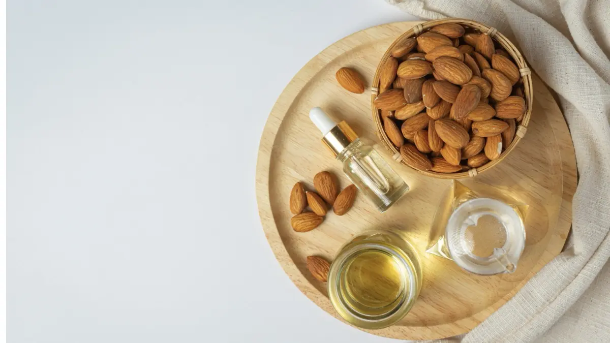 Ilustrasi minyak almond. (Magnific)