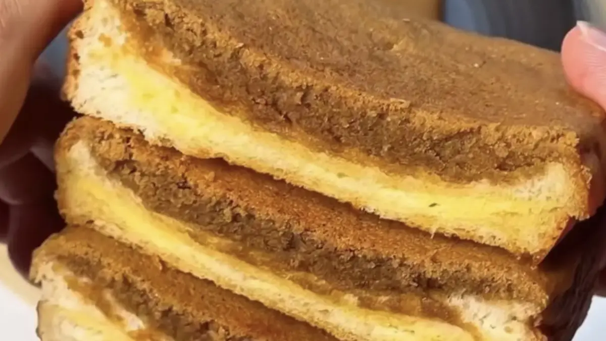 Potret buttery Rotiboy toast dengan aroma kopi khas dan butter lumer (Instagram: @recipe.my)