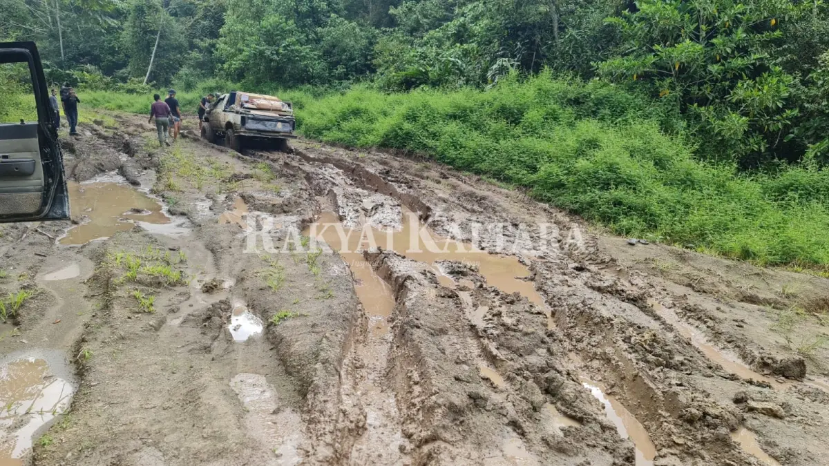 WILAYAH PERBATASAN: Kondisi jalan di perbatasan membutuhkan perhatian serius baik tingkat provinsi maupun pusat. (HRK)