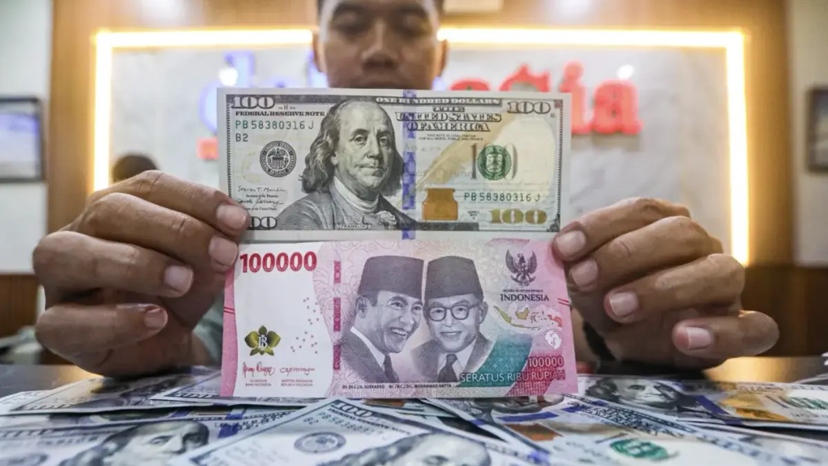 Penguatan nilai tukar (kurs) rupiah agar kembali ke level kisaran Rp 16.000 per dolar AS tidak cukup apabila hanya mengandalkan intervensi Bank Indonesia (BI). (Salman Toyibi/Jawa Pos)