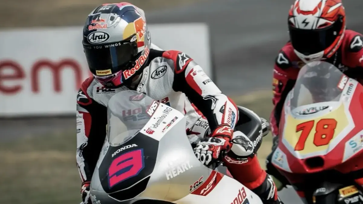 Veda Ega Pratama mendapat julukan Boeing 954 dari Honda Team Asia setelah tampil impresif pada Moto3 GP Prancis 2026 di Le Mans. (Instagram/@veda_54)