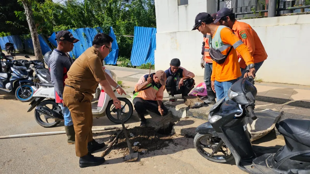 PERLU TAMBAHAN: DLHK Berau memerlukan tambahan personel dan alat khusus untuk sedot sedimentasi di wilayah perkotaan. (DLHK BERAU UNTUK BERAU POST)