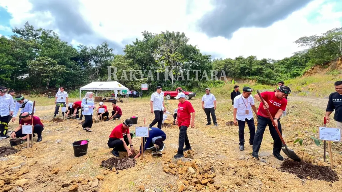 TAHAP PEMBANGUNAN: Lokasi pembangunan gedung Sekolah Unggul Garuda di kawasan Kota Baru Mandiri (KBM) Tanjung Selor saat ini terus berjalan. (HRK)