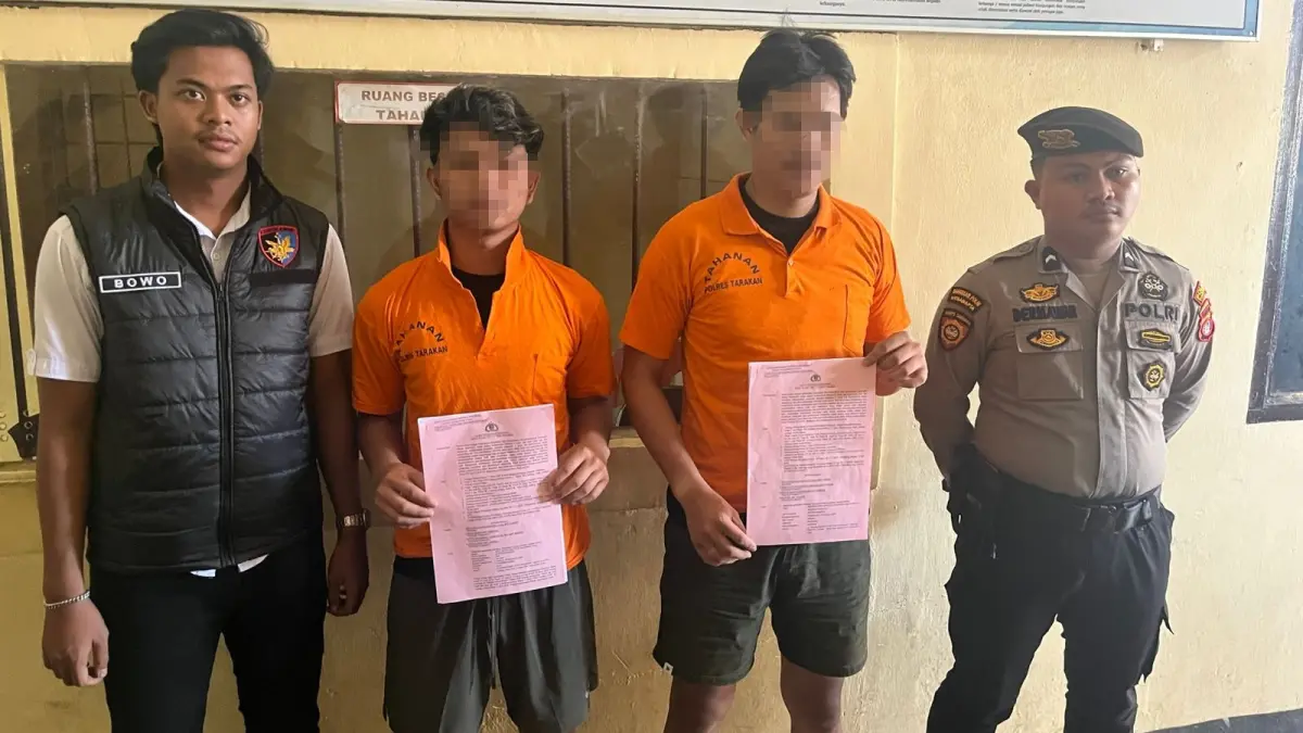 DIAMANKAN: Tersangka perkara narkotika jenis sabu saat diamankan di Mako Polres Tarakan. (POLDA KALTARA UNTUK HRK)