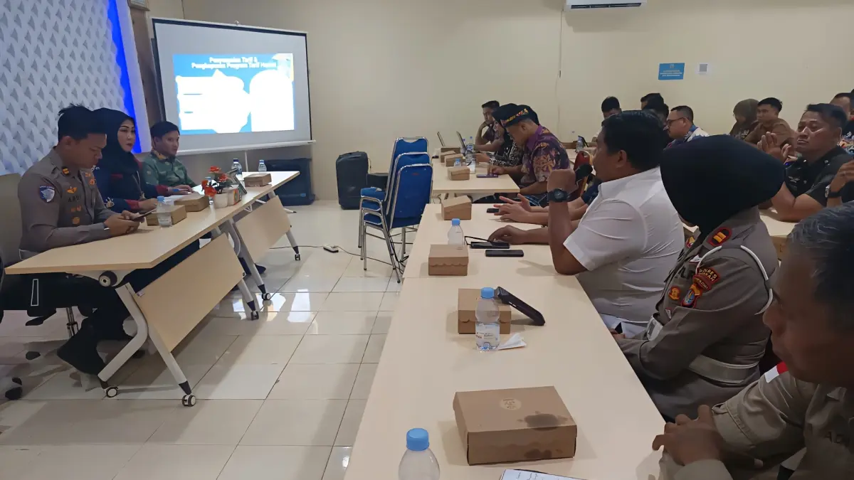 KOORDINASI: Pemerintah dan komunitas pengemudi online bahas kebijakan ASK, Jumat (22/5). (SEPTIAN ASMADI/HRK)