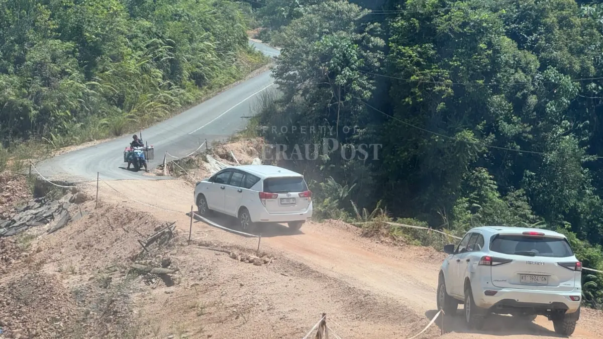 TUNTASKAN: Pemerintah Kampung Bena Baru meminta penuntasan pembangunan akses jalan dari dan menuju kawasan kampung. (SENO/BP)