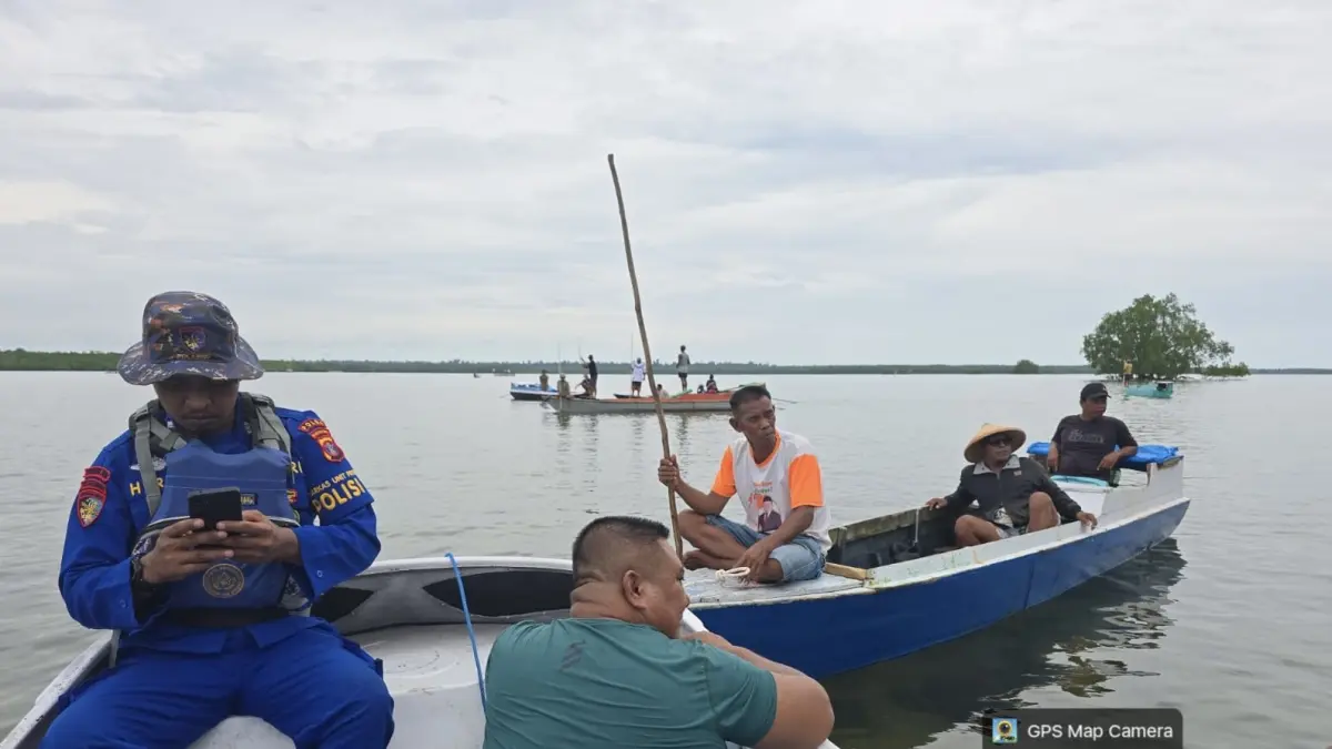 LAKUKAN PENCARIAN: Tim gabungan saat melakukan koordinasi dan pencarian terhadap Suriansyah, warga Batu Putih yang dinyatakan hilang. (ARTA KUSUMA YUNANDA/BP)