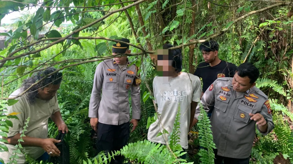 PEMBOBOLAN: Tersangka AP saat diamankan Unit Resmob Satreskrim Polres Tarakan saat akan beraksi di Jalan Jenderal Sudirman. (POLRES TARAKAN UNTUK HRK)