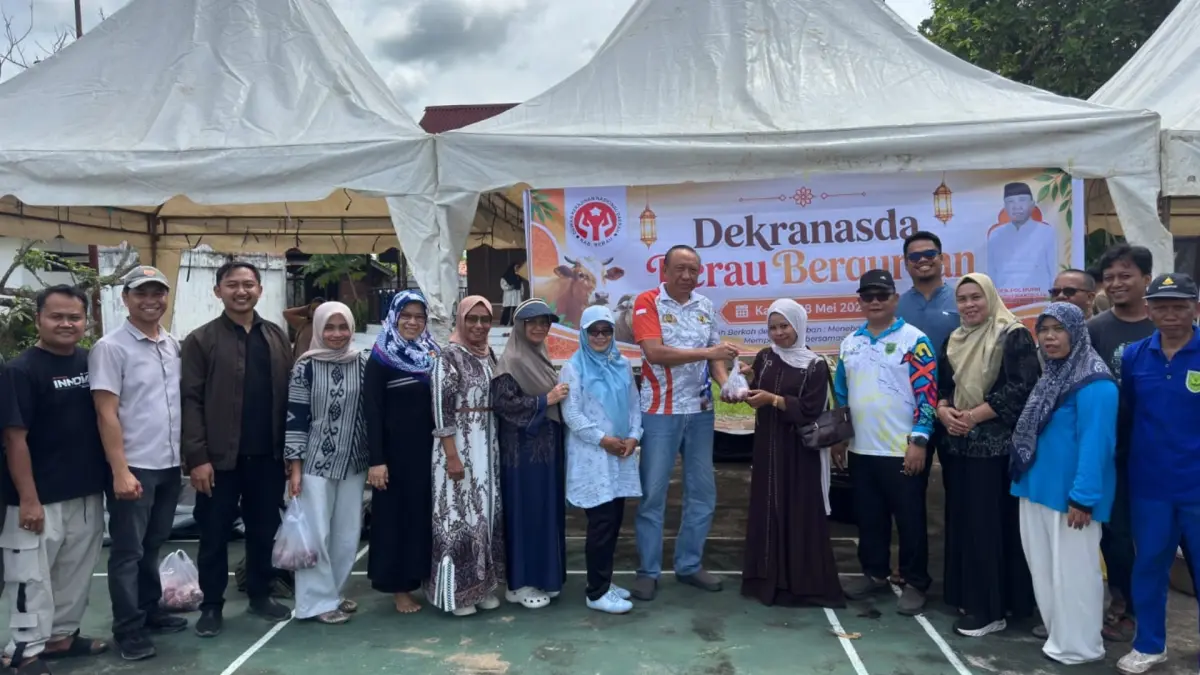 LAKSANAKAN KURBAN: Dekranasda Berau melaksanakan pemotongan sapi kurban bersama pengurus, sebagai momen perkuat solidaritas sesama pengurus dan kegiatan sosial.&nbsp; (SENO/BP)