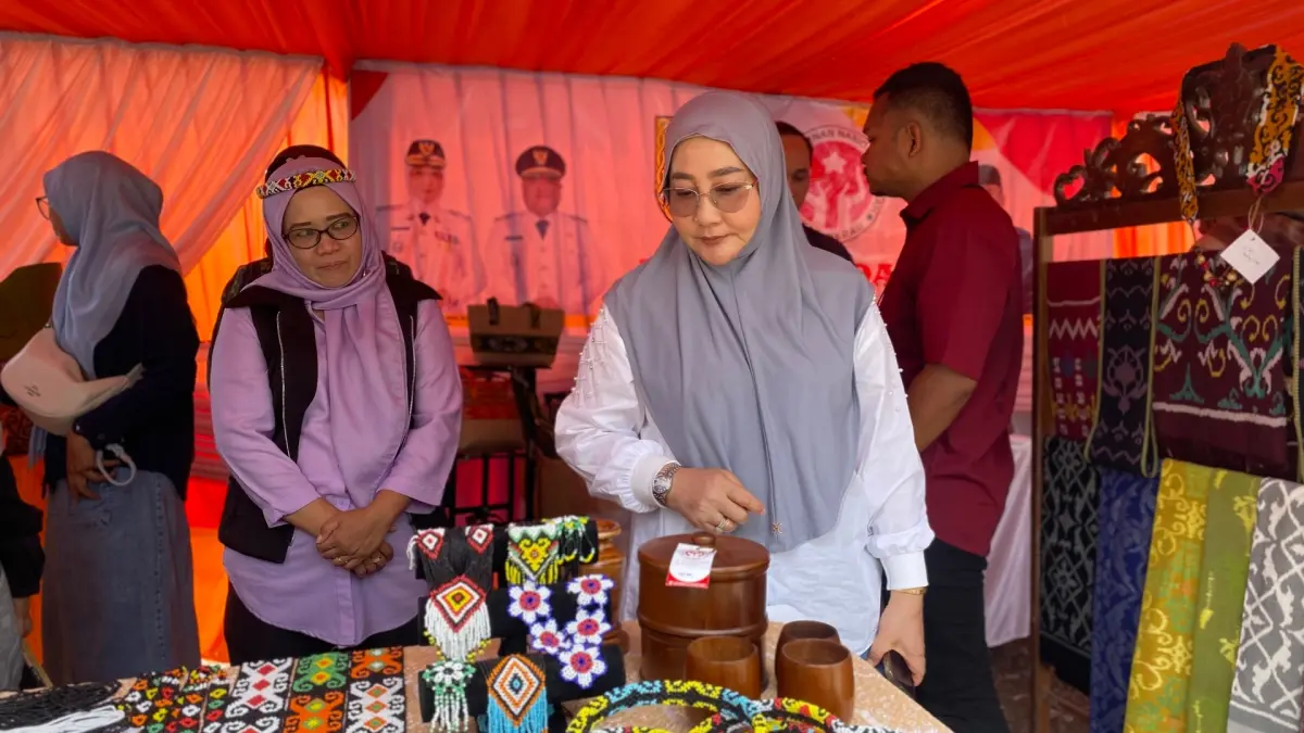 MANFAATKAN PARIWISATA: Bupati Berau Sri Juniarsih mendorong peran Dekranasda dalam mendampingi pelaku UMKM dan Ekraf, dengan peluang pariwisata yang besar di Berau. (BERAU POST)