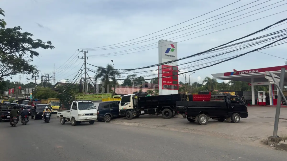 SOLUSI ANTREAN: Anggota DPRD Berau, Muhammad Ichsan Rapi, memberikan beberapa saran yang bisa dijadikan solusi terkait antrean BBM yang kerap mengular di sejumlah SPBU. (SENO/BP)