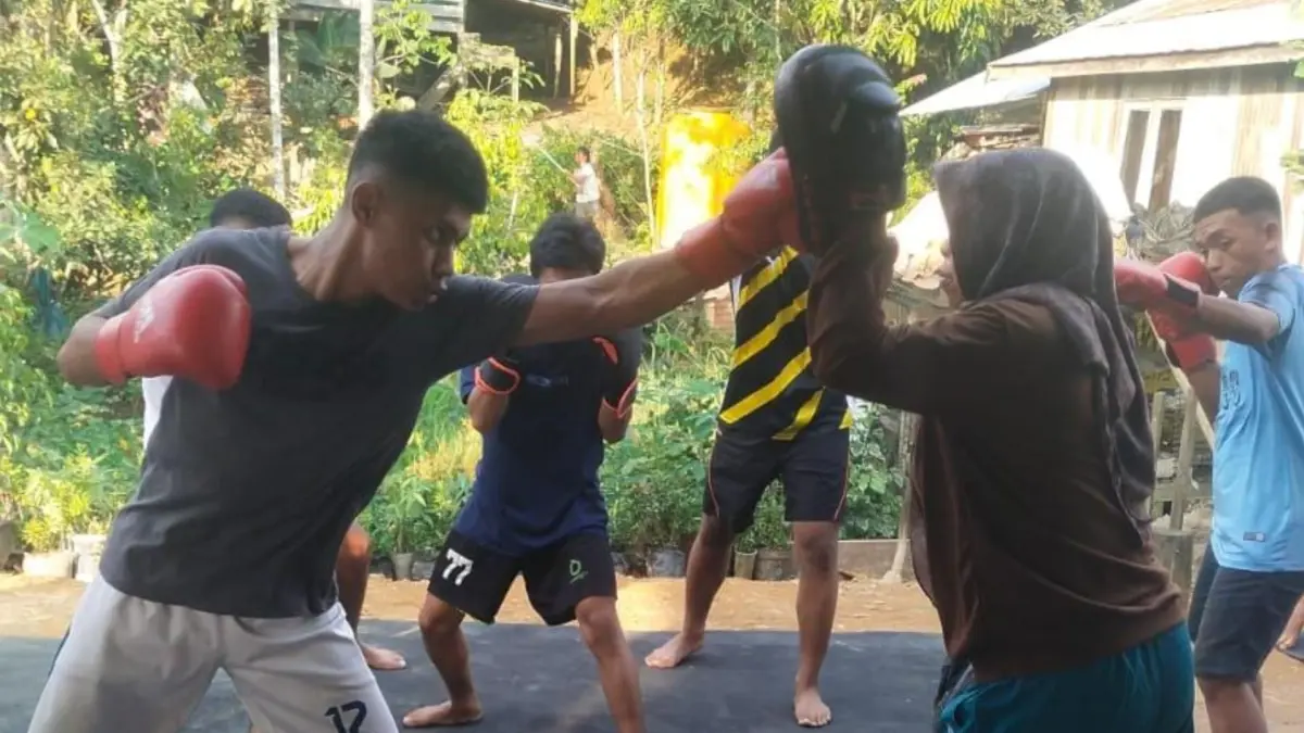 ATLET LATIHAN: Para atlet saat melakukan latihan.(ARTA KUSUMA YUNANDA/BP)
