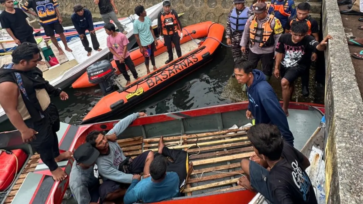 PENYELAMATAN: Tim gabungan saat melakukan penyelamatan korban hilang beberapa waktu lalu. (ARTA KUSUMA YUNANDA/BP)