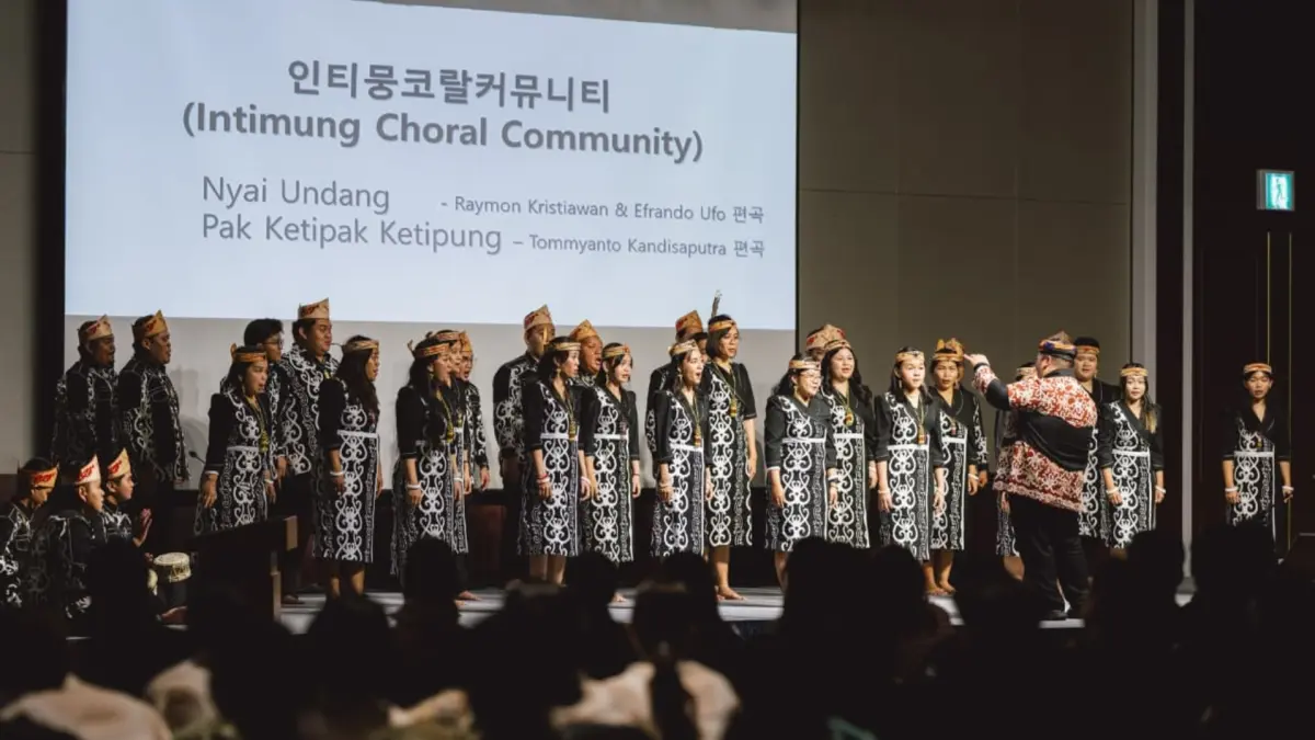 MEMBANGGAKAN: Dari pelosok negeri, Intimung Choral Community berhasil membius penonton di Jiju International Choir Festival Korea Selatan. (DOKUMENTASI PRIBADI)