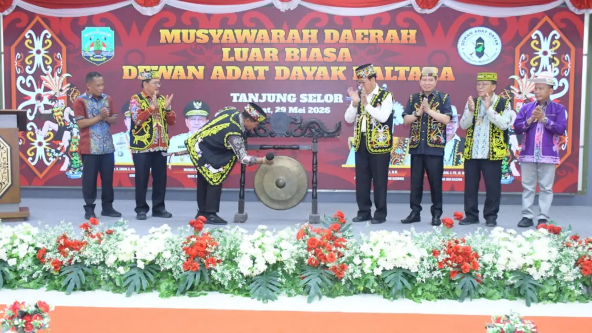 MUSDALUB: Gubernur Kaltara Zainal A. Paliwang, Hum saat membuka Musdalub Dewan Adat Dayak Kaltara. (DKSIP KALTARA)
