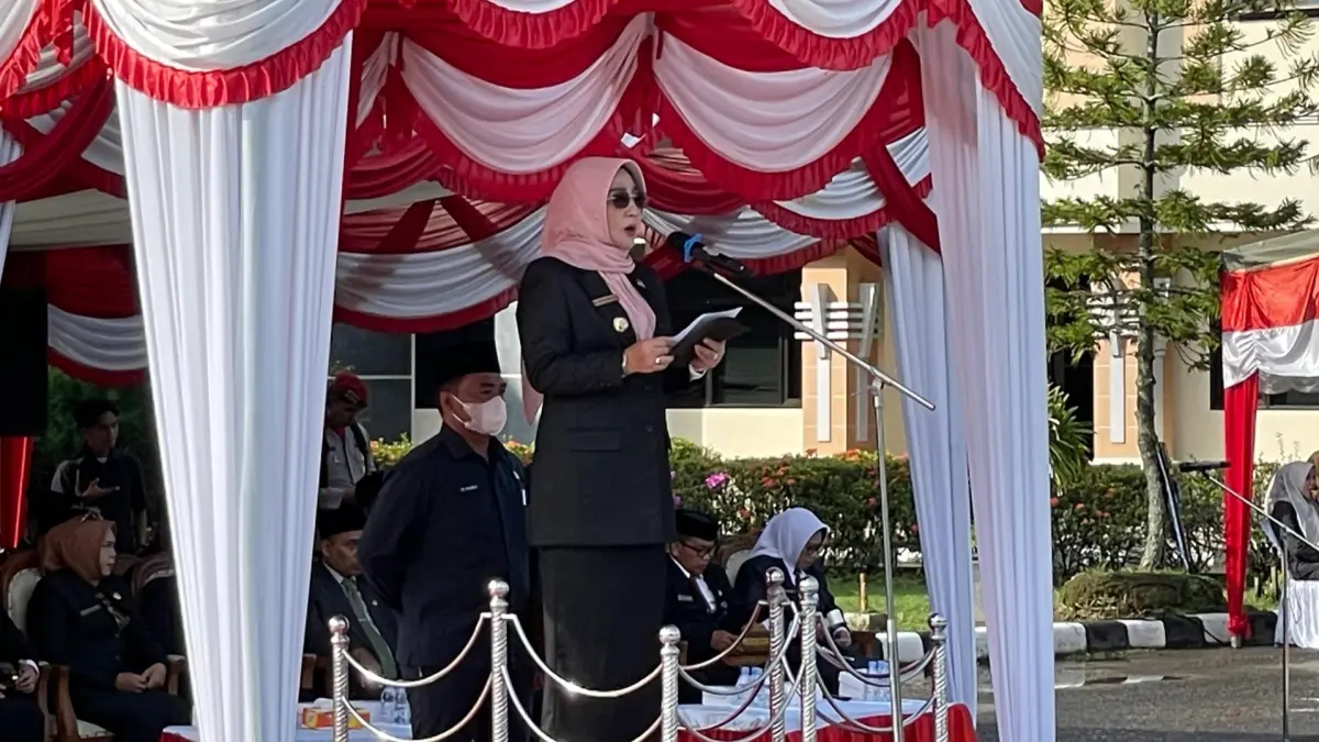 TANAMKAN NILAI PANCASILA: Bupati Berau Sri Juniarsih mengajak masyarakat mengamalkan nilai-nilai Pancasila di tengah kehidupan bermasyarakat, berbangsa, dan bernegara. (SENO/BP)