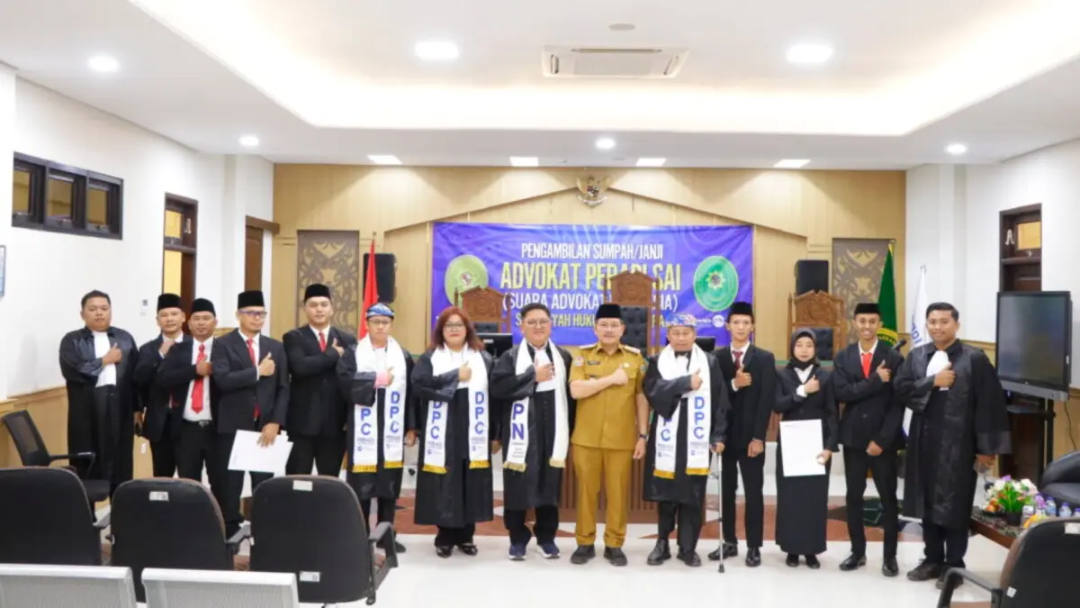 ADVOKAT: Wagub Kaltara Ingkong Ala, hadiri Pengangkatan dan Pembekalan Advokat Peradi SAI Kaltara di Pengadilan Tinggi Kaltara, Selasa (2/6). (DKISP KALTARA)